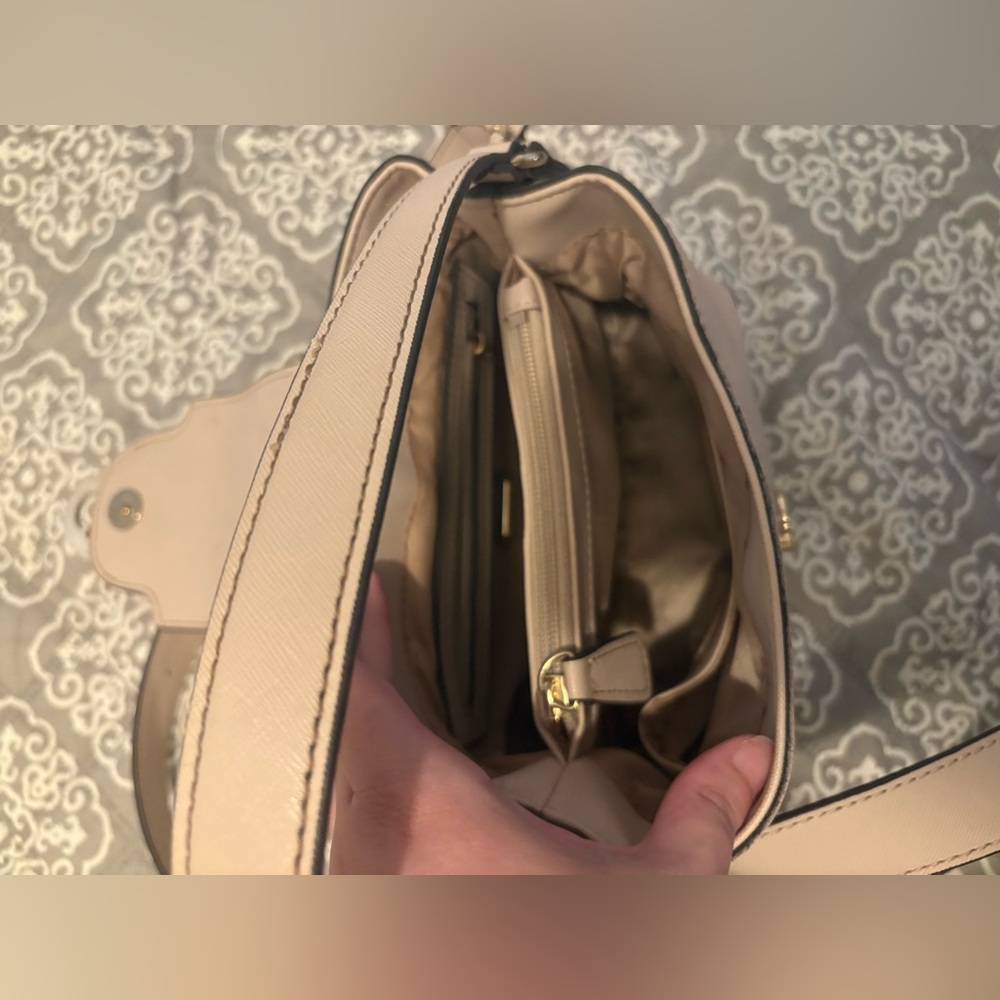 GUESS Beige Handbag with Gold Accent - Picture 8 of 9